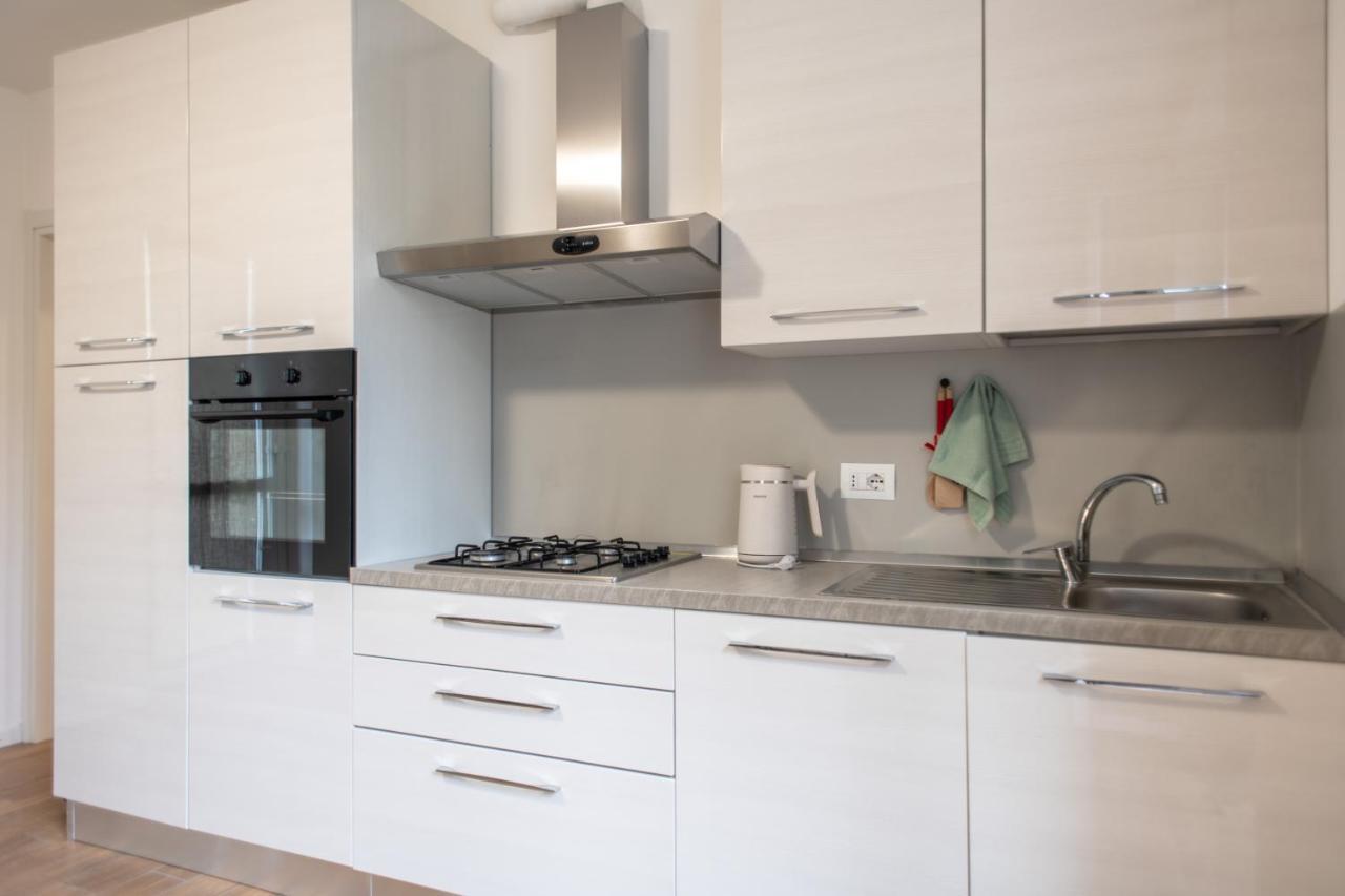 Lora Apartment,Free Private Parking, Self Check In,1 Como Luaran gambar