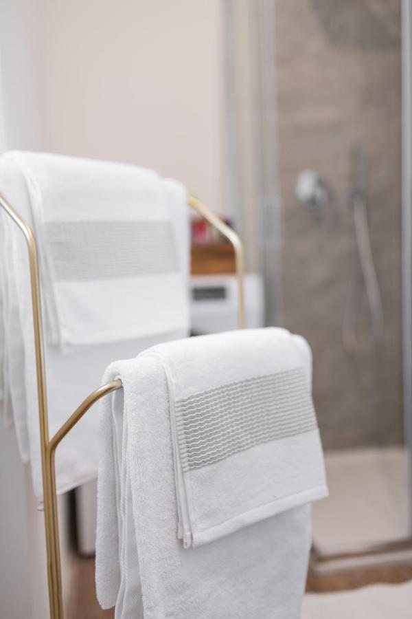 Lora Apartment,Free Private Parking, Self Check In,1 Como Luaran gambar