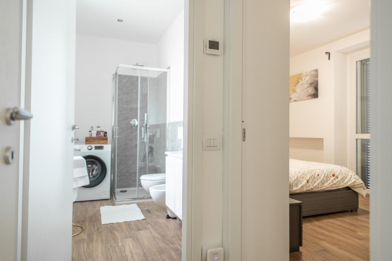 Lora Apartment,Free Private Parking, Self Check In,1 Como Luaran gambar