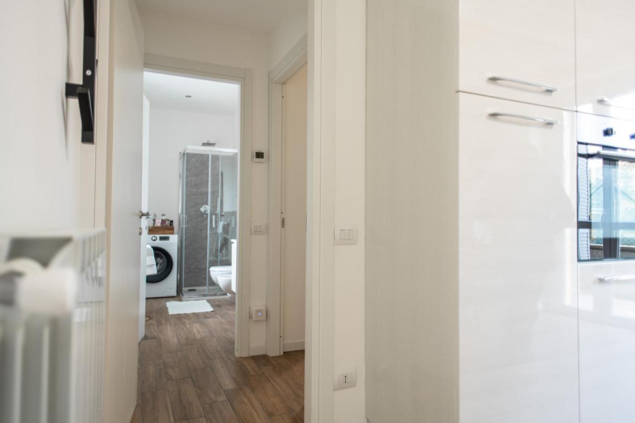 Lora Apartment,Free Private Parking, Self Check In,1 Como Luaran gambar