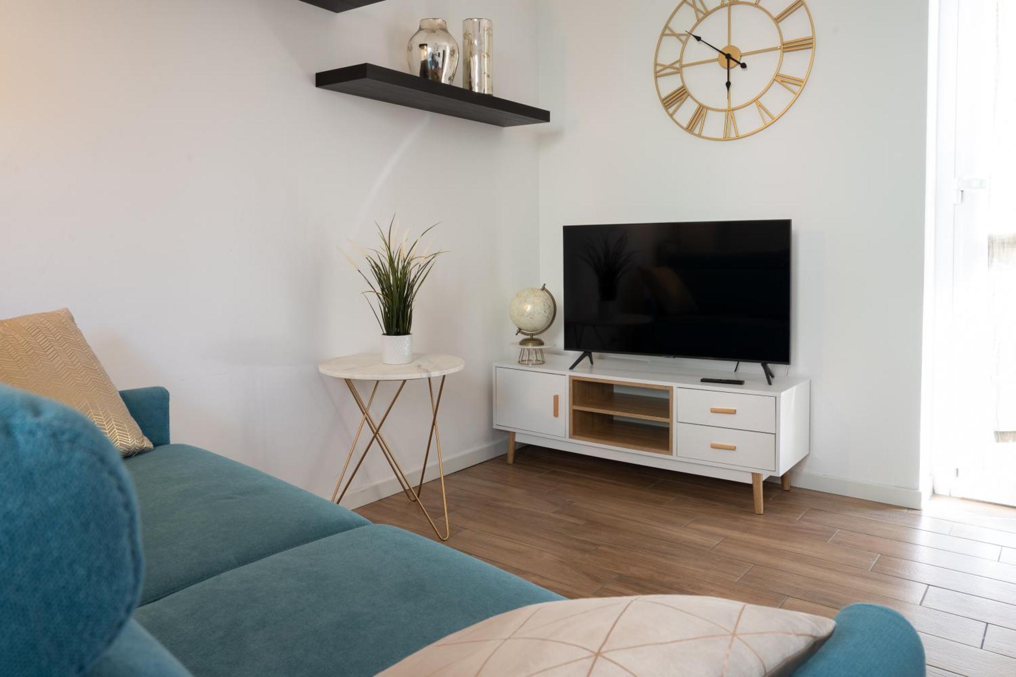 Lora Apartment,Free Private Parking, Self Check In,1 Como Luaran gambar