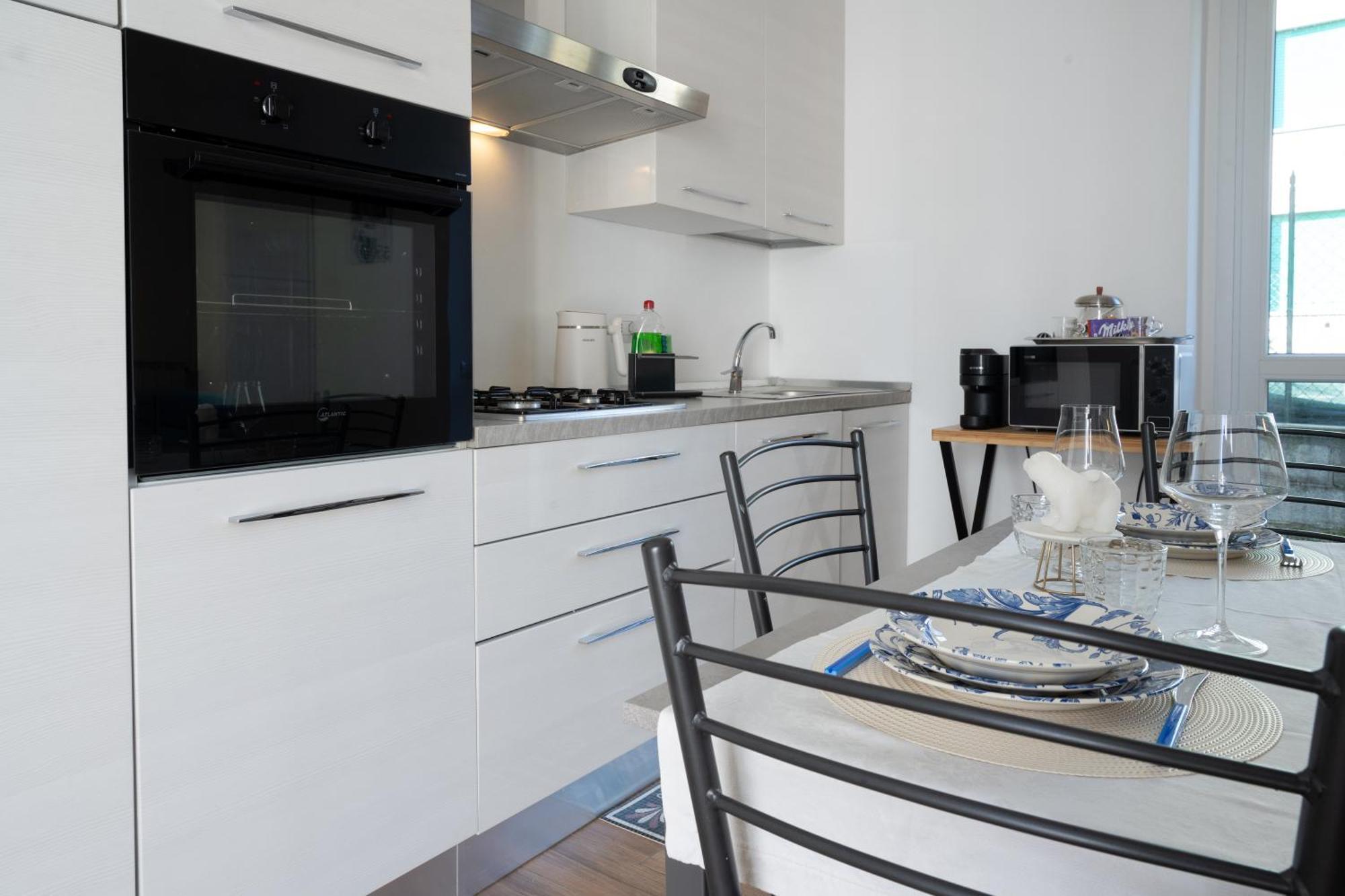 Lora Apartment,Free Private Parking, Self Check In,1 Como Luaran gambar